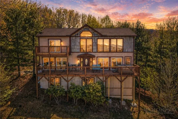 $1,075,000 | 124 West Blueberry Lane, Beech Mountain, NC 28604