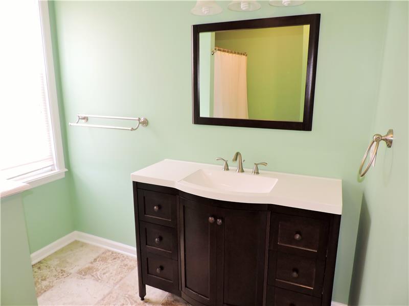 1450 Isoline Street Pittsburgh, PA 15204 - Photo 13 of 20 Full Bath.