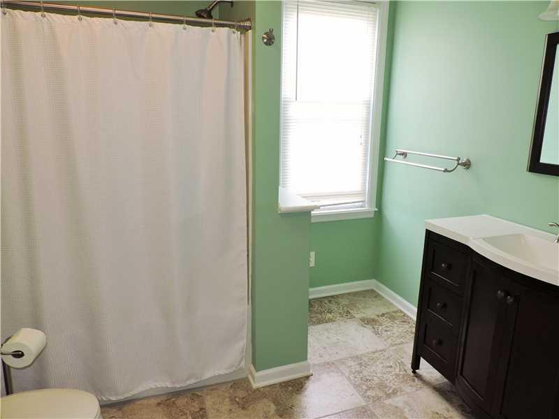 1450 Isoline Street Pittsburgh, PA 15204 - Photo 14 of 20 Full Bath.