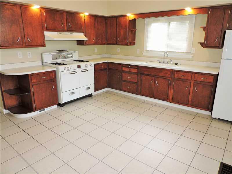 1450 Isoline Street Pittsburgh, PA 15204 - Photo 6 of 20 Kitchen.
