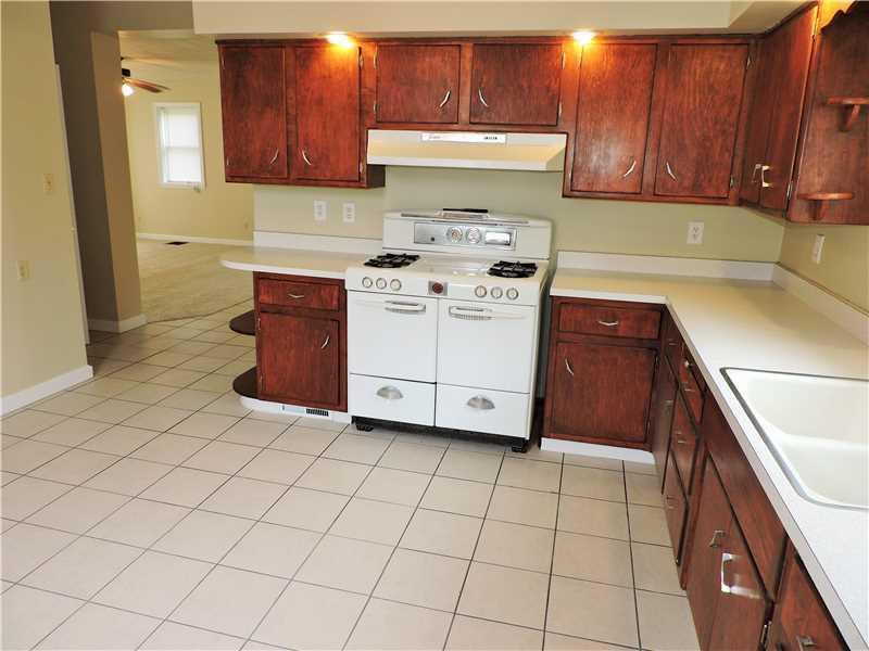 1450 Isoline Street Pittsburgh, PA 15204 - Photo 7 of 20 Kitchen.