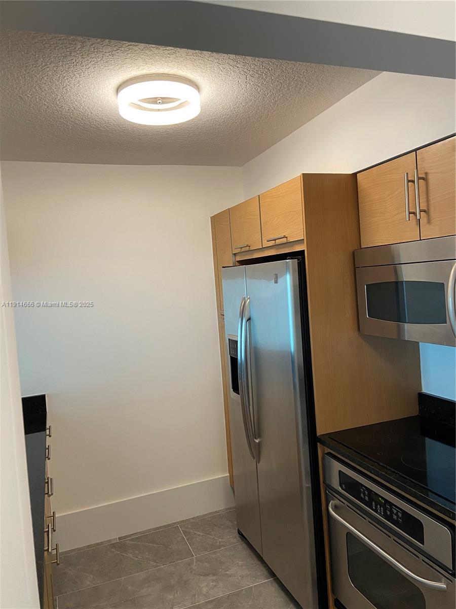 31 Southeast 5th Street, Unit 2103 Miami, FL 33131 - Photo 11 of 17