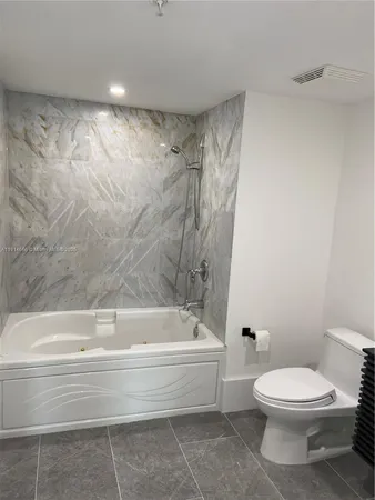 a view of entryway with a bathtub