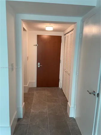 $3,000 | 31 Southeast 5th Street, Unit 2103, Miami, FL 33131
