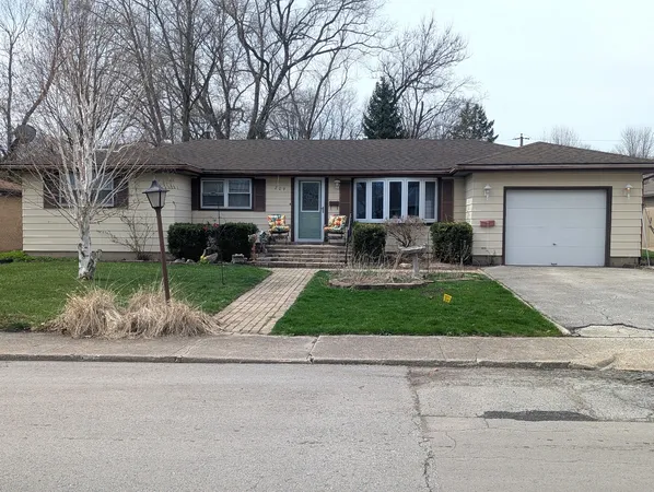 $199,999 | 209 Hickory Lane, Momence, IL 60954