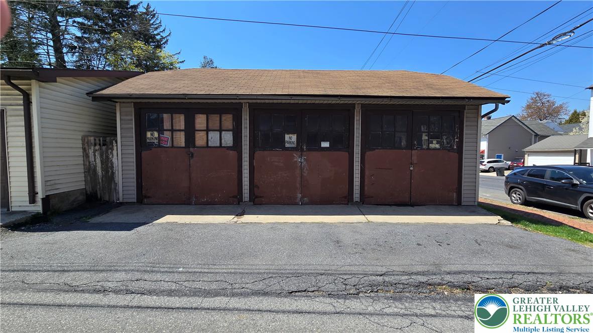 746 Center Street Bethlehem, PA 18018 - Photo 13 of 44