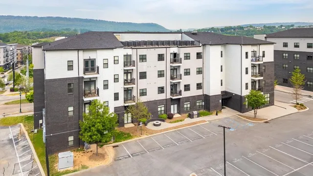 $435,000 | 804 Riverfront Parkway, Unit 401, Chattanooga, TN 37402