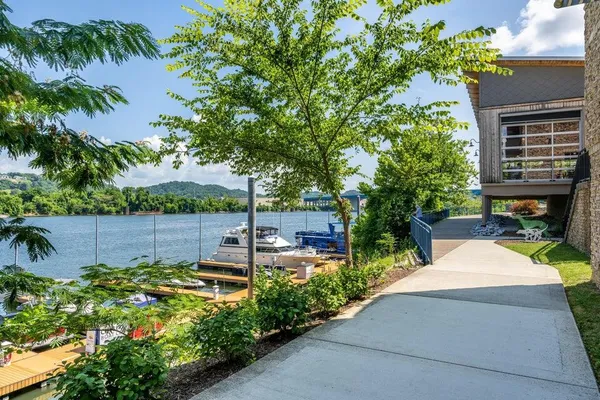 $435,000 | 804 Riverfront Parkway, Unit 401, Chattanooga, TN 37402