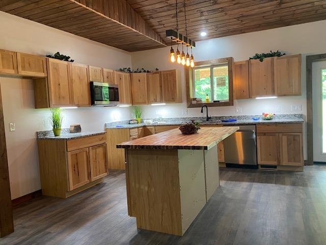 802 West 4 Road Buckley, MI 49620 - Photo 6 of 40 1948156-5d122776-9025-4f7b-9d7e-e416db8c4aa5.JPG