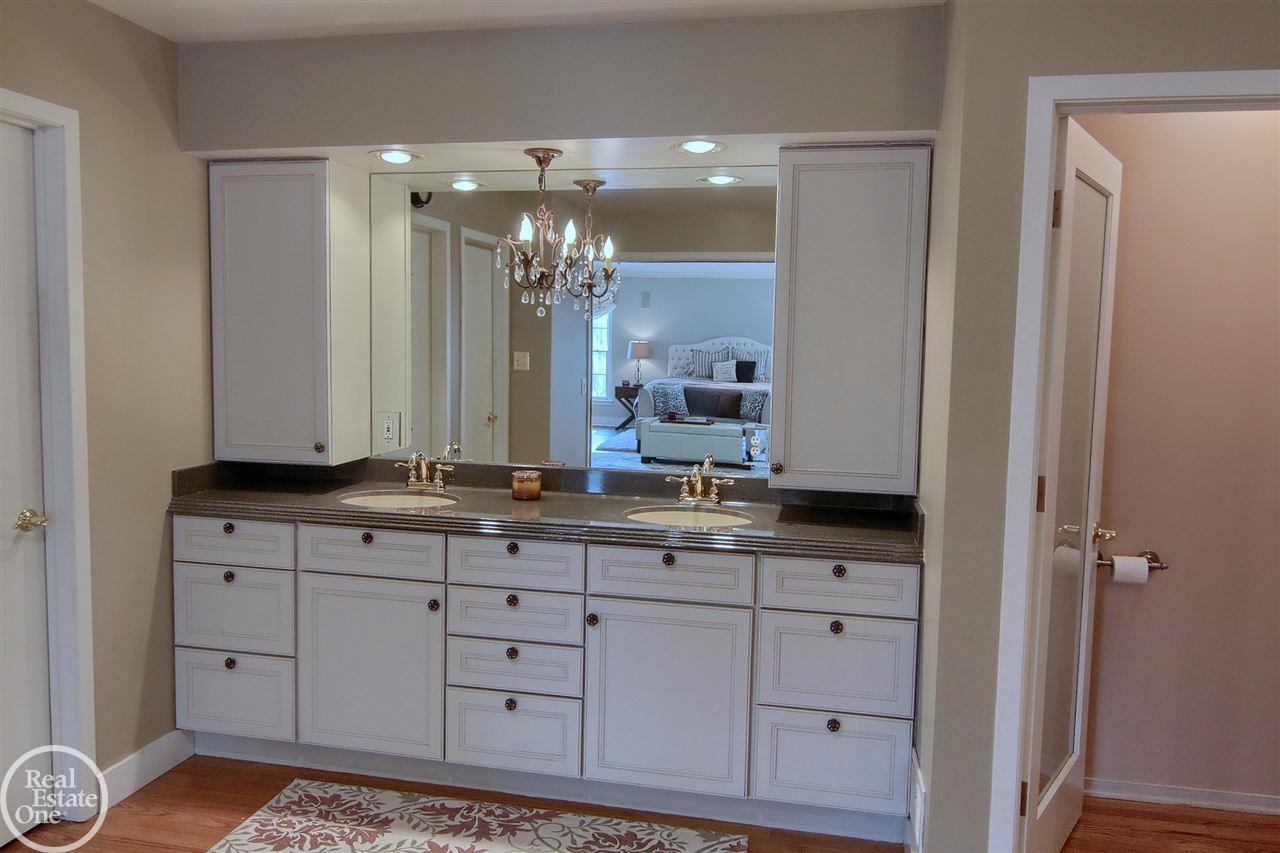 1033 Bishop Road Grosse Pointe Park, MI 48230 - Photo 19 of 37