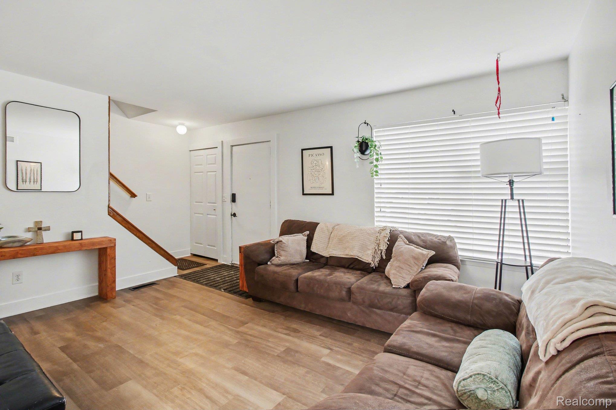 616 Rickett Road, Unit 118 Brighton, MI 48116 - Photo 3 of 21 007_file_6928.jpg