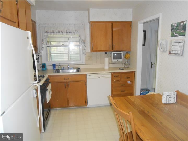 3164 Oak Road Huntingdon Valley, PA 19006 - Photo 12 of 20 Kitchen