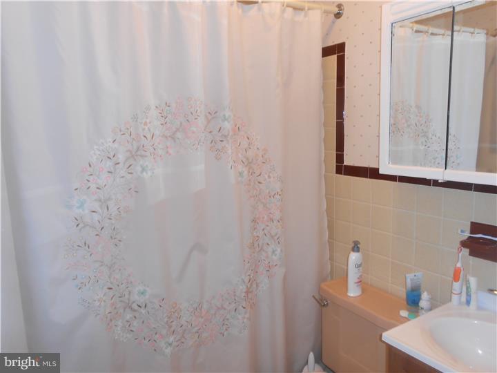 3164 Oak Road Huntingdon Valley, PA 19006 - Photo 16 of 20 Bathroom