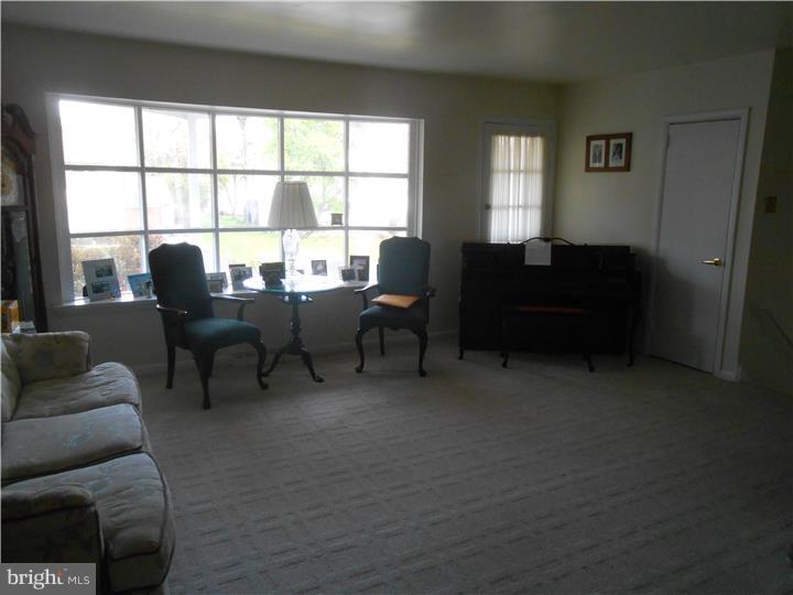 3164 Oak Road Huntingdon Valley, PA 19006 - Photo 8 of 20 Living Room