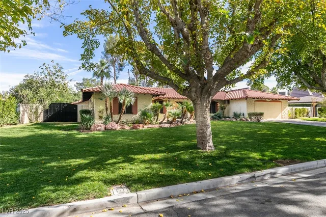 $874,900 | 4220 West Pinecrest Circle, Las Vegas, NV 89121