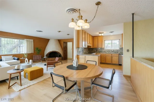 $874,900 | 4220 West Pinecrest Circle, Las Vegas, NV 89121