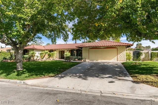 $874,900 | 4220 West Pinecrest Circle, Las Vegas, NV 89121