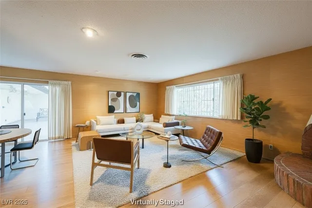 $874,900 | 4220 West Pinecrest Circle, Las Vegas, NV 89121