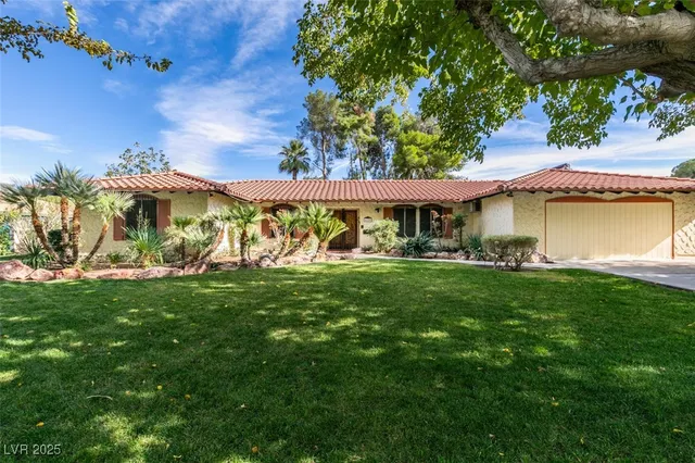 $874,900 | 4220 West Pinecrest Circle, Las Vegas, NV 89121