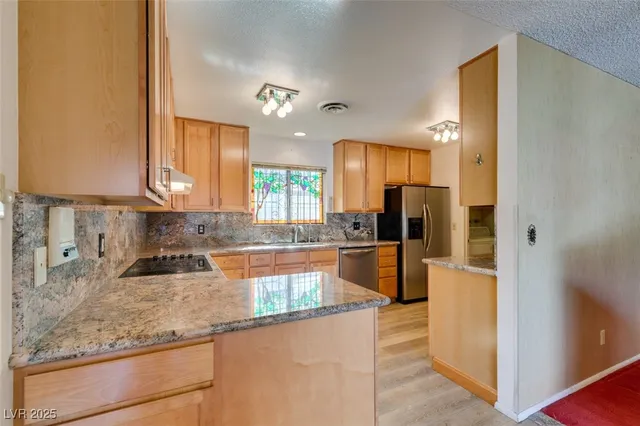 $874,900 | 4220 West Pinecrest Circle, Las Vegas, NV 89121