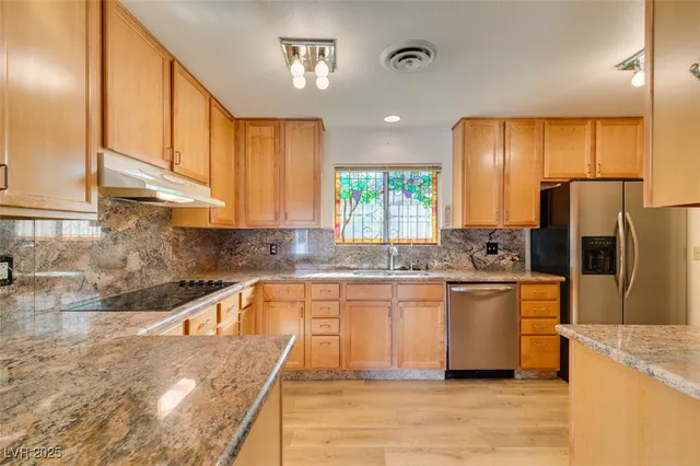 $874,900 | 4220 West Pinecrest Circle, Las Vegas, NV 89121