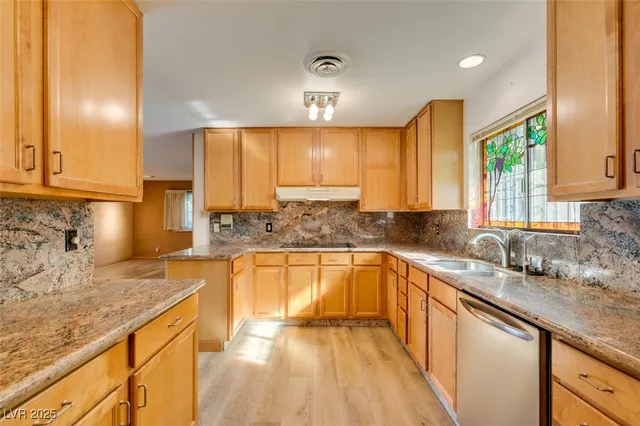 $874,900 | 4220 West Pinecrest Circle, Las Vegas, NV 89121