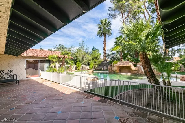 $874,900 | 4220 West Pinecrest Circle, Las Vegas, NV 89121