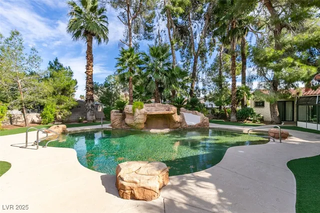 $874,900 | 4220 West Pinecrest Circle, Las Vegas, NV 89121