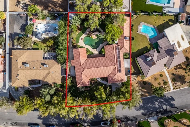 $874,900 | 4220 West Pinecrest Circle, Las Vegas, NV 89121