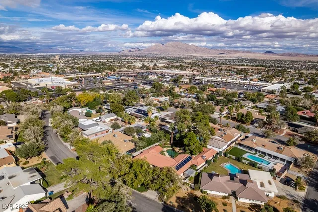 $874,900 | 4220 West Pinecrest Circle, Las Vegas, NV 89121