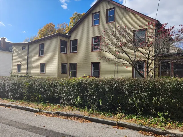 a view of a house with a yard and plants