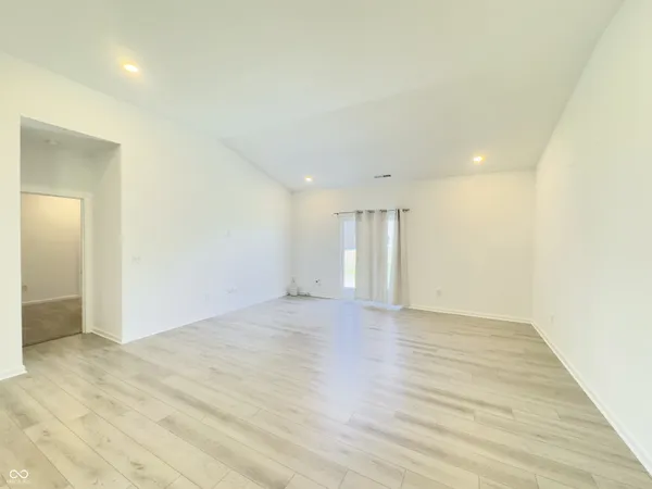 $2,000 | 1374 Saguaro Way, Greenwood, IN 46143