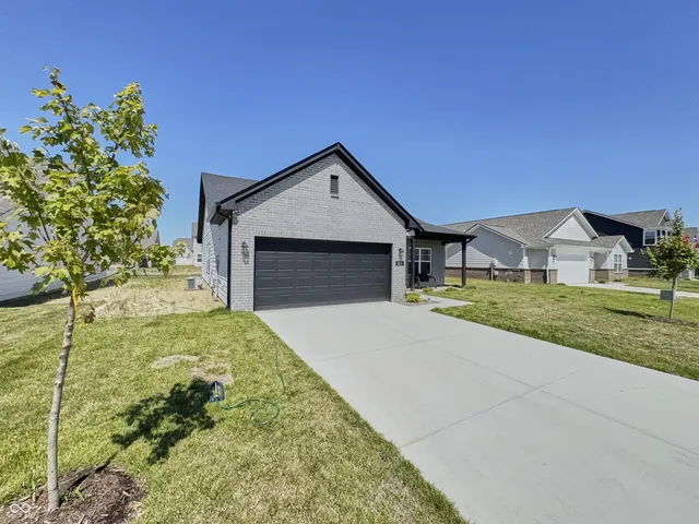 $2,000 | 1374 Saguaro Way, Greenwood, IN 46143