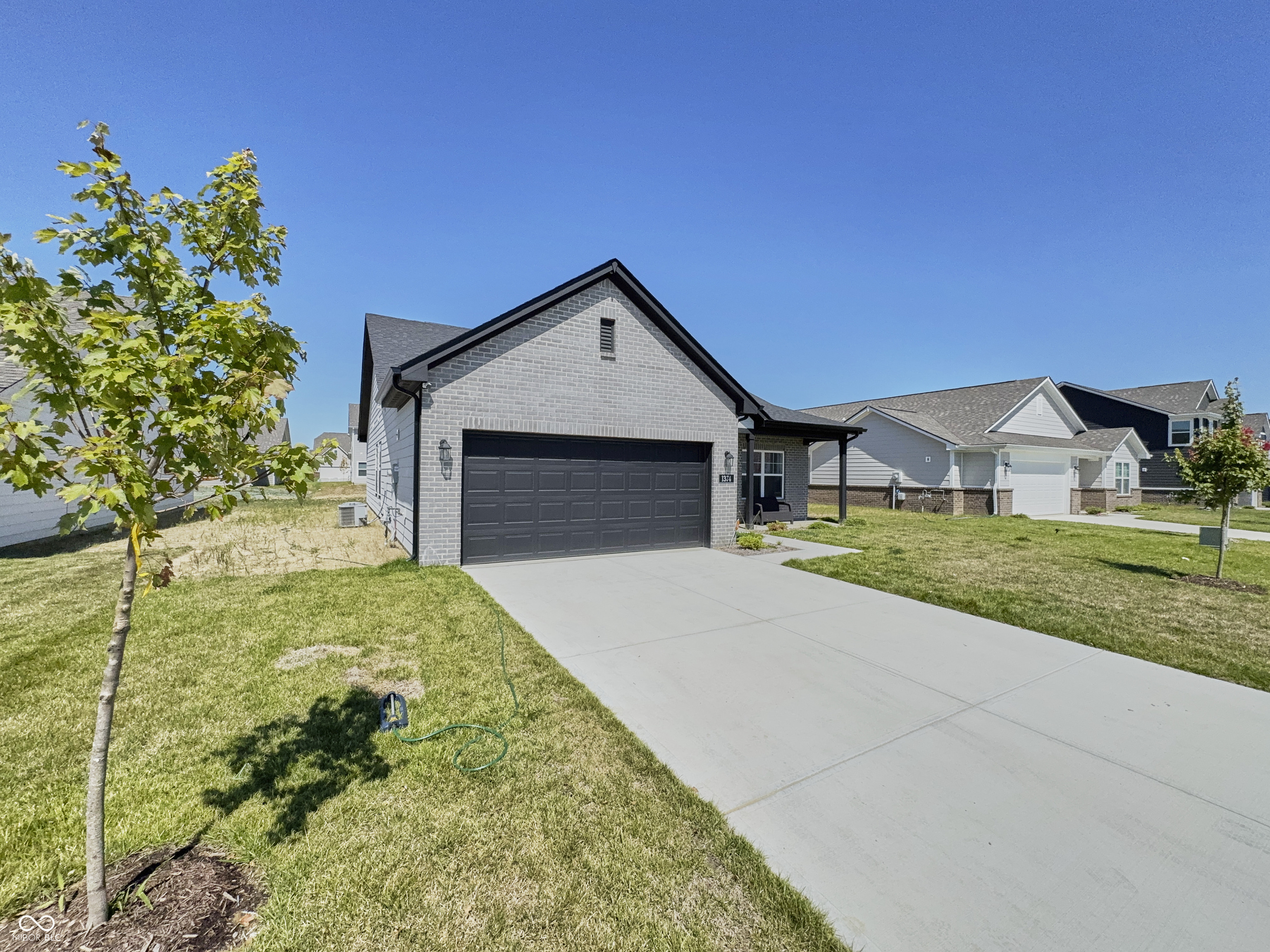 1374 Saguaro Way Greenwood, IN 46143 - Photo 2 of 31