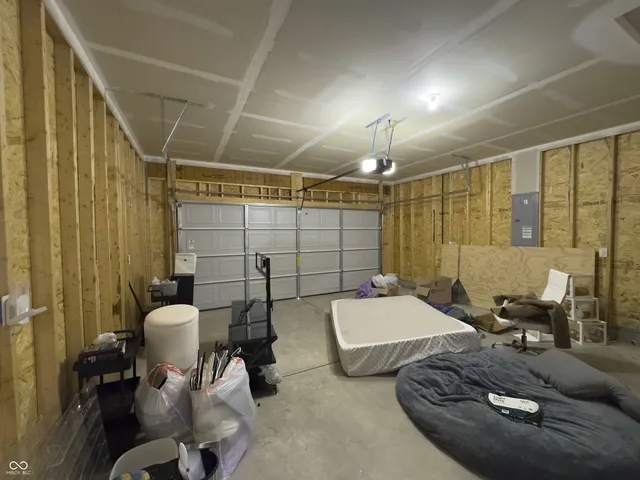 $2,000 | 1374 Saguaro Way, Greenwood, IN 46143