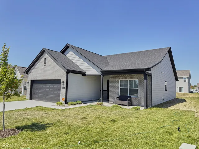 $2,000 | 1374 Saguaro Way, Greenwood, IN 46143