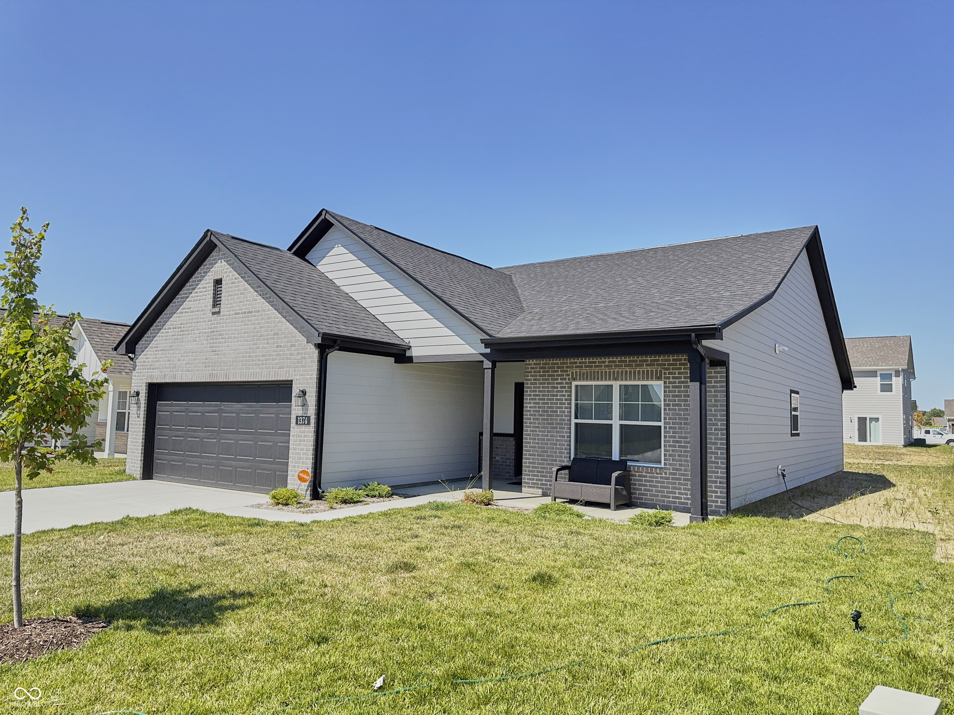 1374 Saguaro Way Greenwood, IN 46143 - Photo 3 of 31