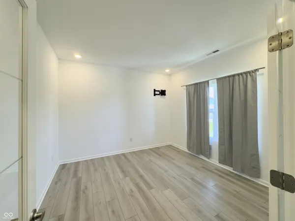 $2,000 | 1374 Saguaro Way, Greenwood, IN 46143