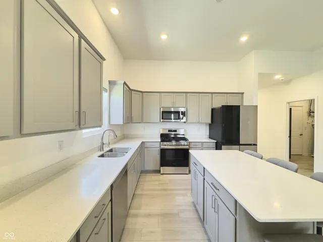 $2,000 | 1374 Saguaro Way, Greenwood, IN 46143