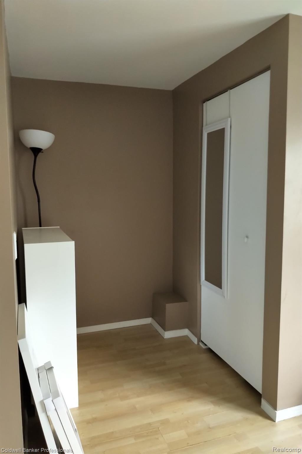 170 Roth Boulevard Clawson, MI 48017 - Photo 23 of 33 Alcove in Bedroom 3