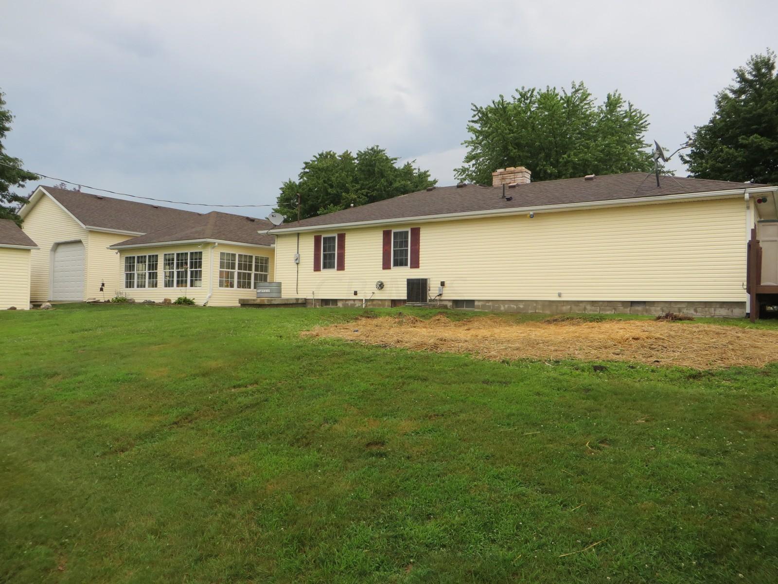 4565 BIS Road Southwest Lancaster, OH 43130 - Photo 7 of 42