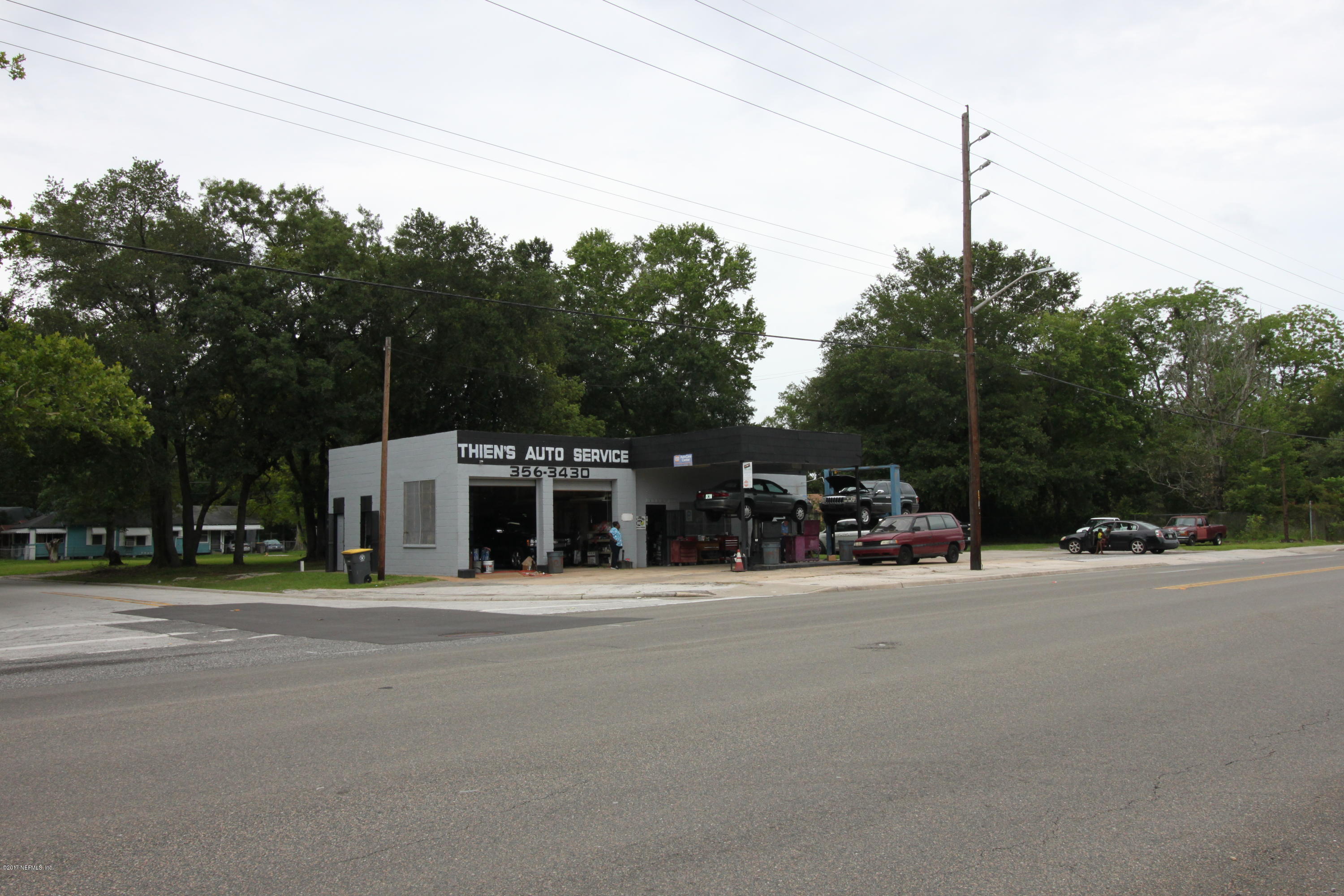 2449 Kings Road Jacksonville, FL 32209 - Photo 1 of 17 a front view of a building with trees