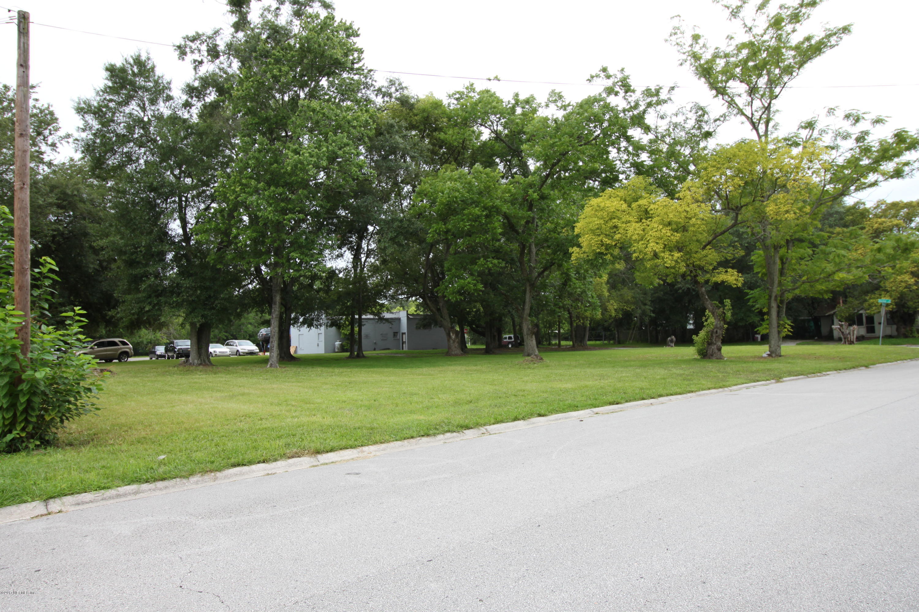 2449 Kings Road Jacksonville, FL 32209 - Photo 11 of 17 a view of a park with large trees