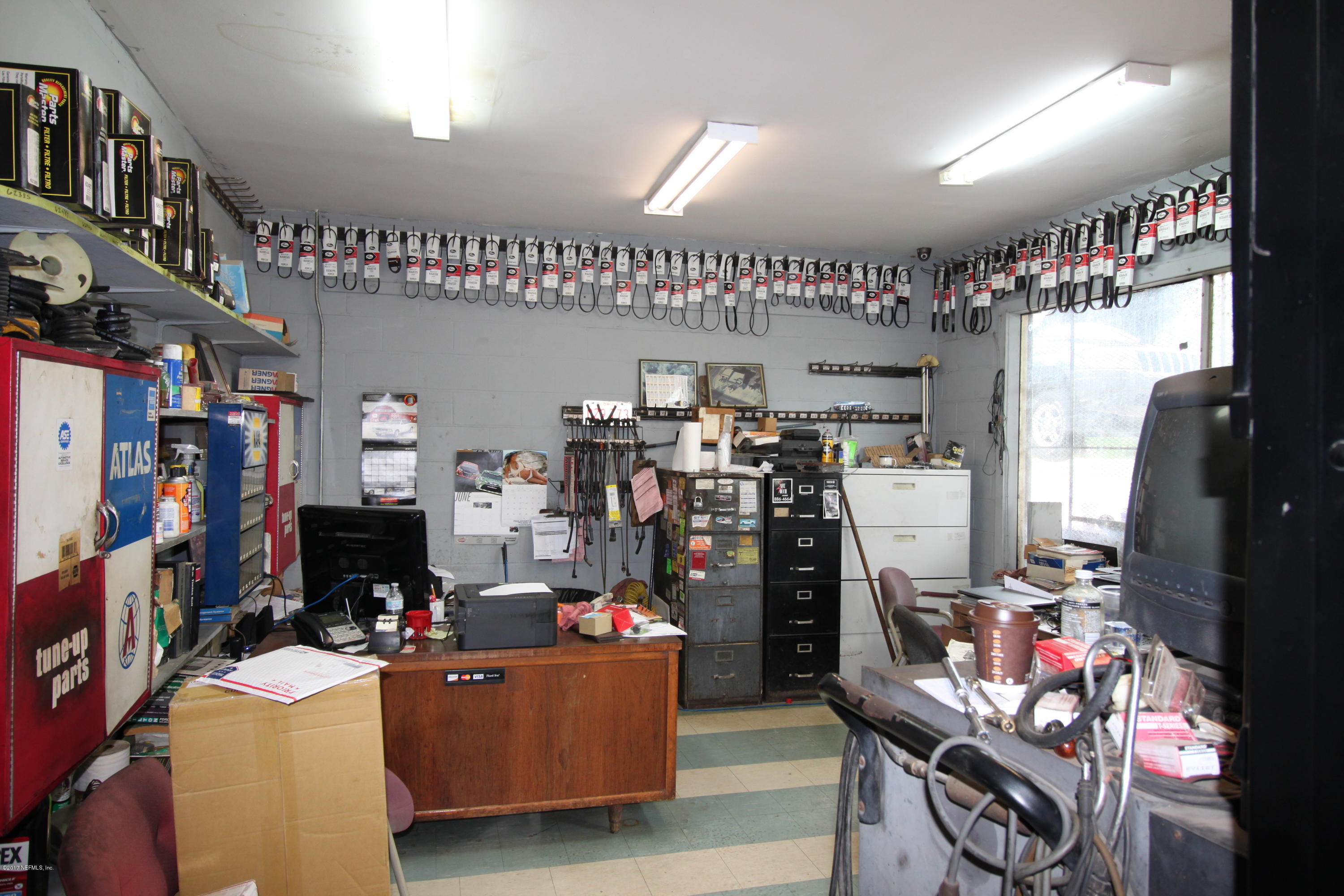 2449 Kings Road Jacksonville, FL 32209 - Photo 14 of 17 a room with furniture and a flat screen tv