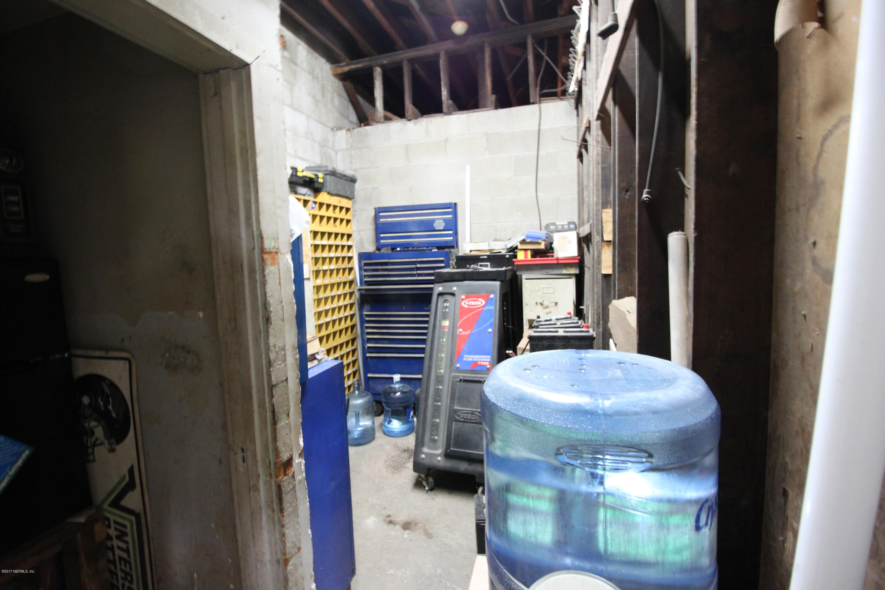 2449 Kings Road Jacksonville, FL 32209 - Photo 16 of 17 a bathroom with a toilet and a shower