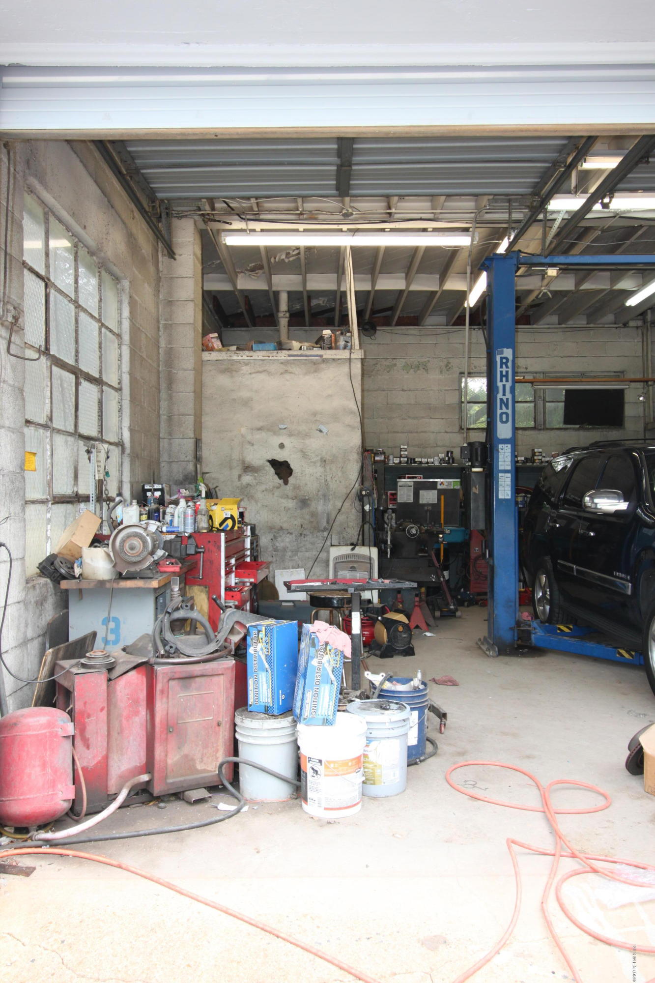 2449 Kings Road Jacksonville, FL 32209 - Photo 5 of 17 a view of store room with racks