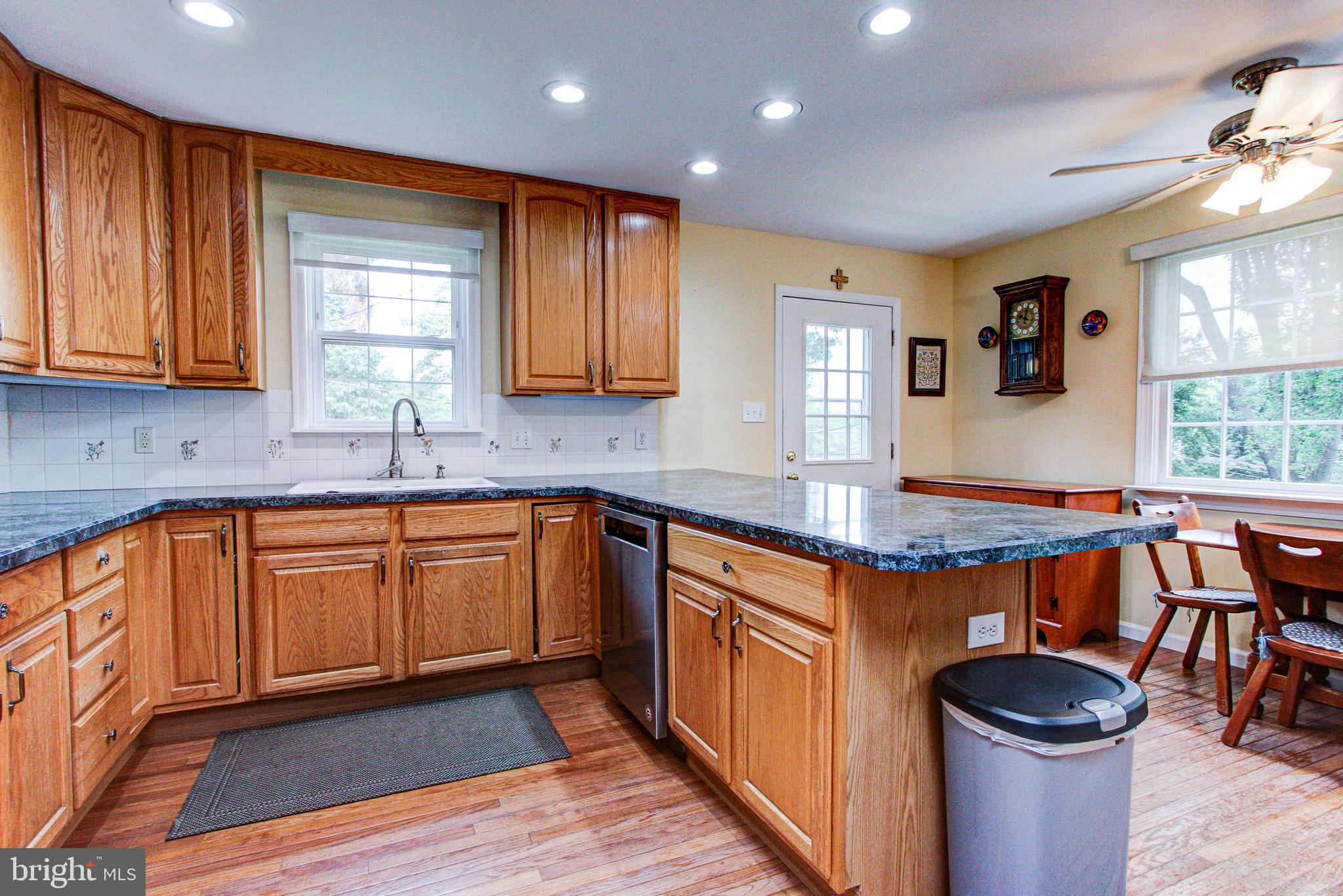 272 Friendship Road Drexel Hill, PA 19026 - Photo 16 of 37
