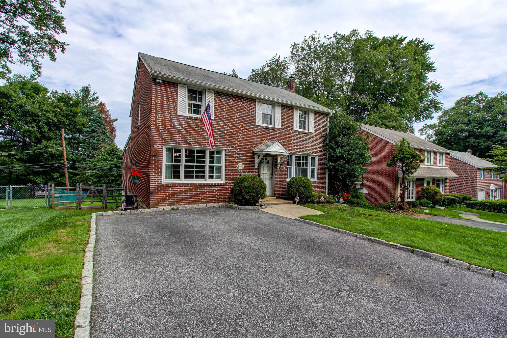 272 Friendship Road Drexel Hill, PA 19026 - Photo 2 of 37