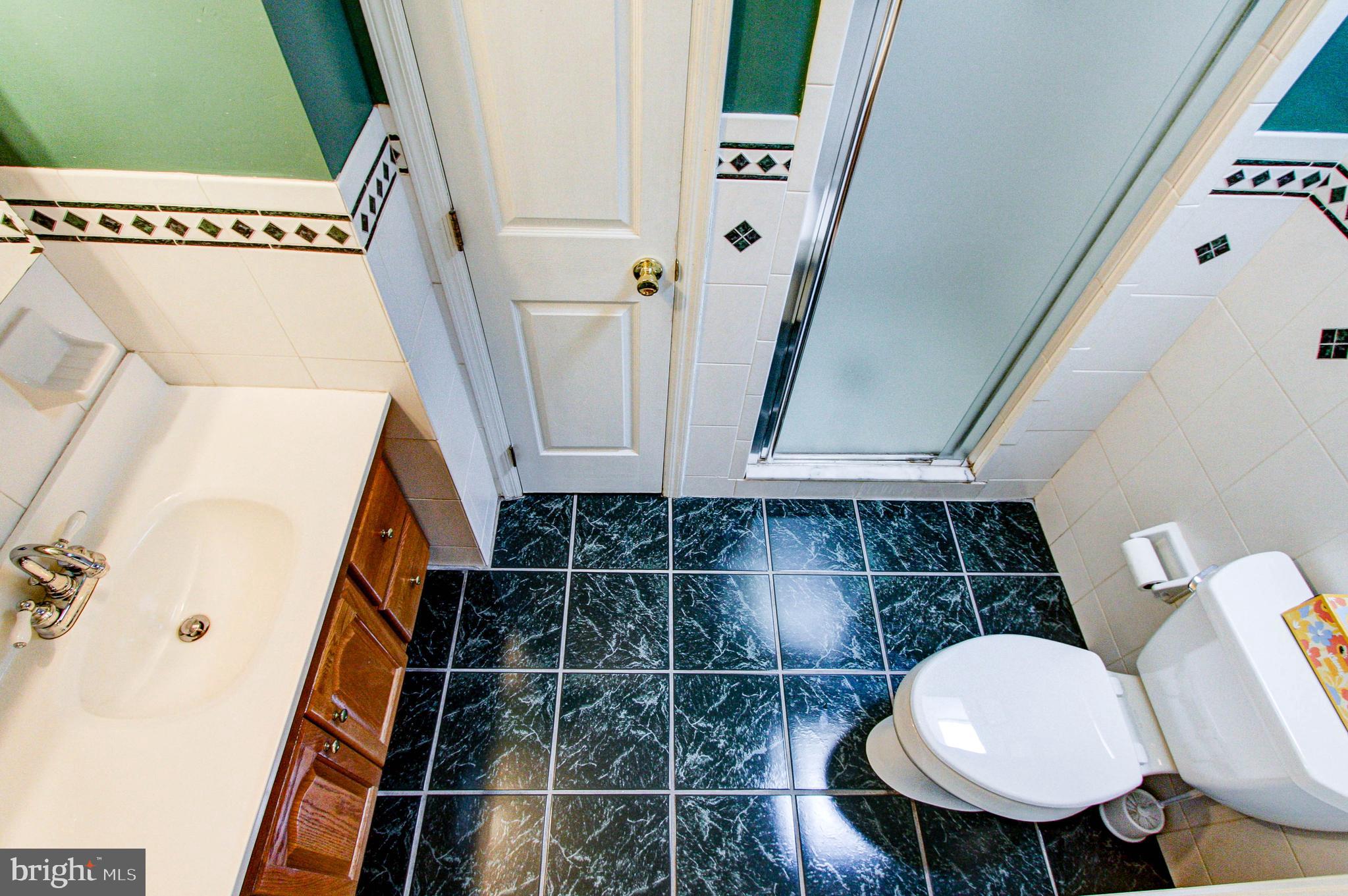 272 Friendship Road Drexel Hill, PA 19026 - Photo 22 of 37 1st floor full bath