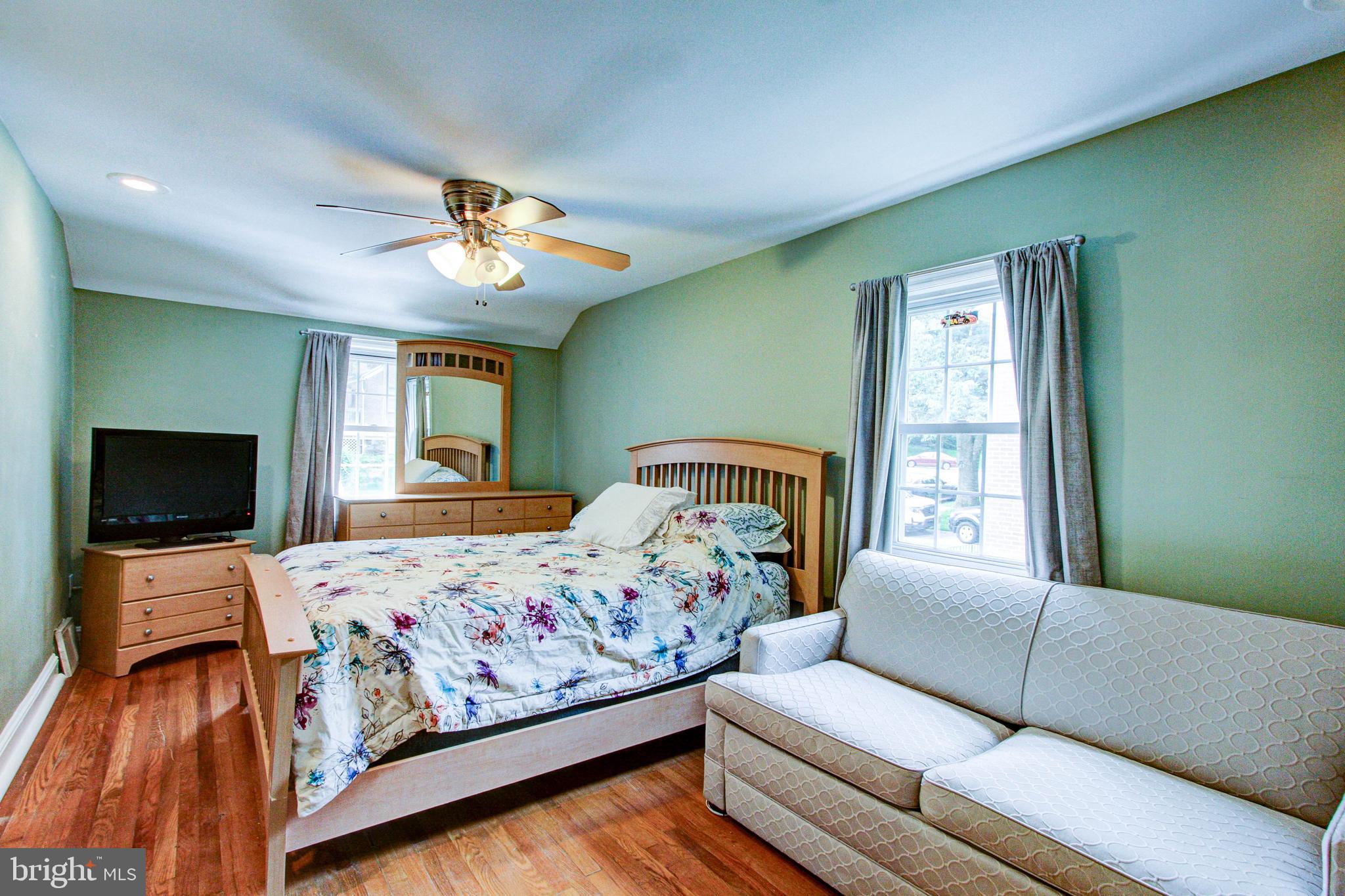 272 Friendship Road Drexel Hill, PA 19026 - Photo 28 of 37 2nd floor bedroom 3